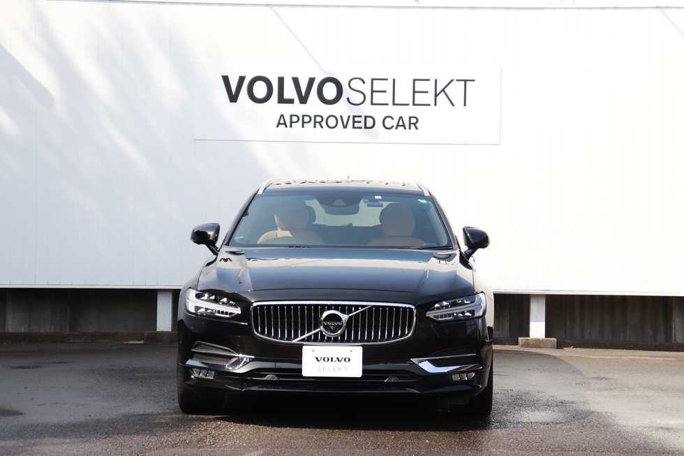 3月中古車情報 V90d4inscription 高級感漂うオニキスブラックメタリック入庫 中古車最新情報 ボルボ カー 沼津